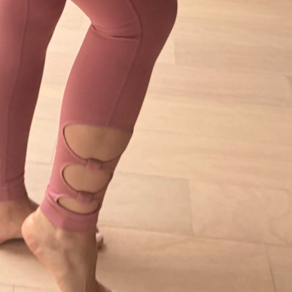 badgley mischka sport rose two piece leggings and tie up padded sports bra set - Picture 3 of 7